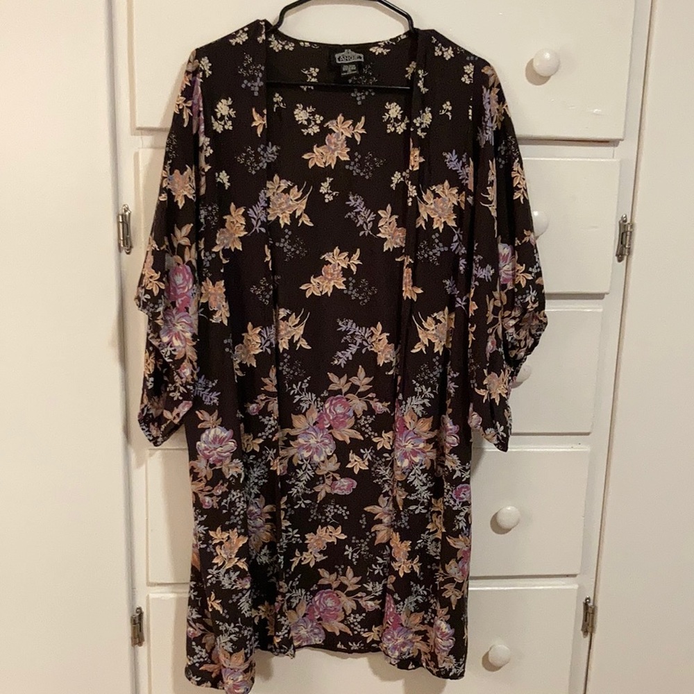 Black floral print kimono
